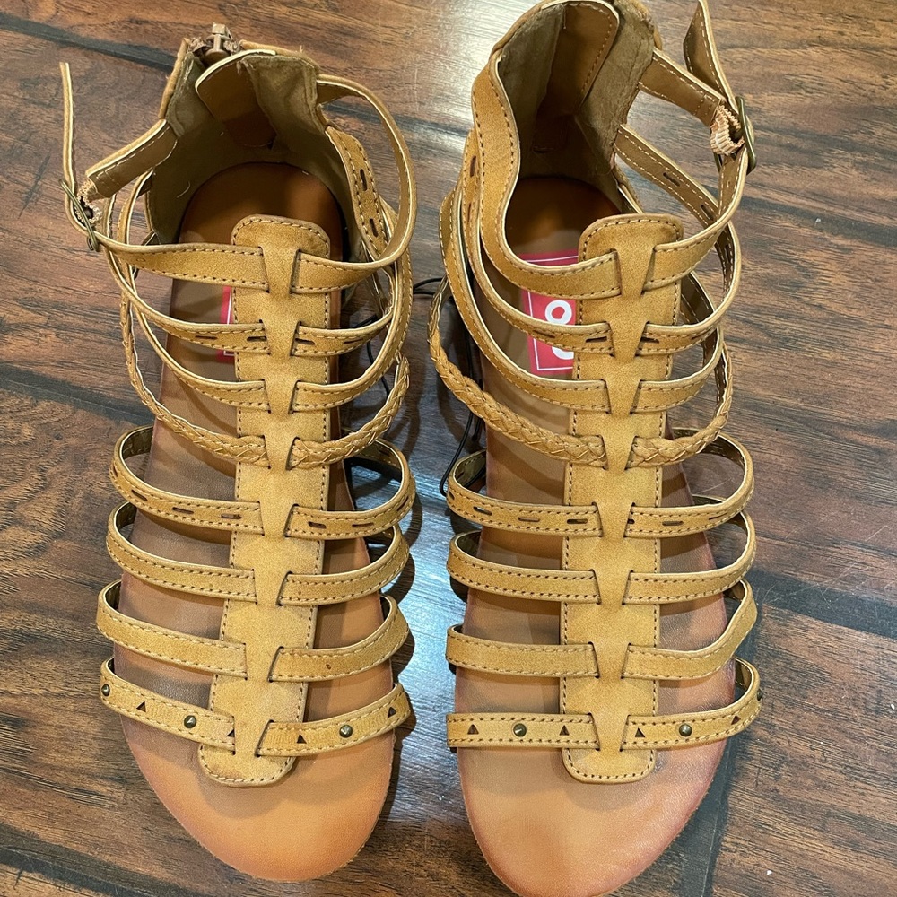 Tan Sandals new with tags zipper in back size 9